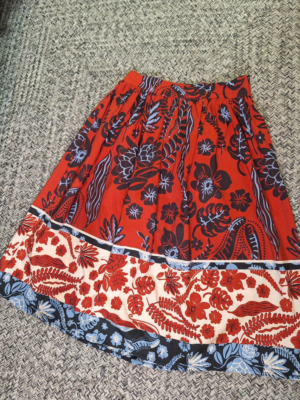 Her MIDI  Red Floral Circle Skirt with Blue and Cream Border Good Cond. Size M